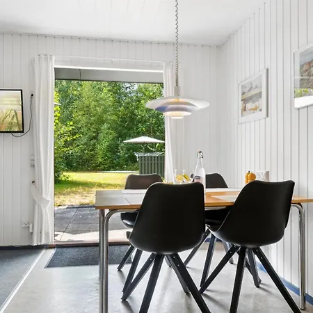 Gail - 200m From The Sea By Interhome *